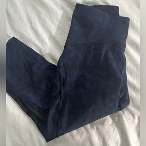 Cropped (knee length) Lululemon leggings